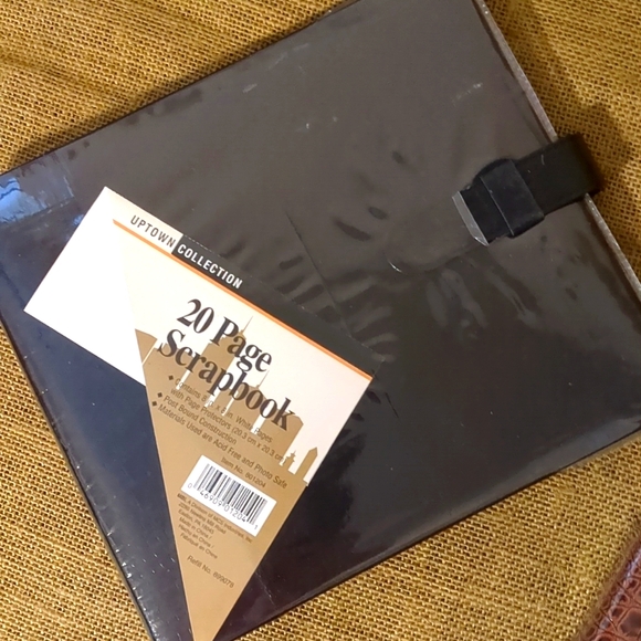 2--PHOTO/ SCRAPBOOK ALBUMS - Picture 2 of 5